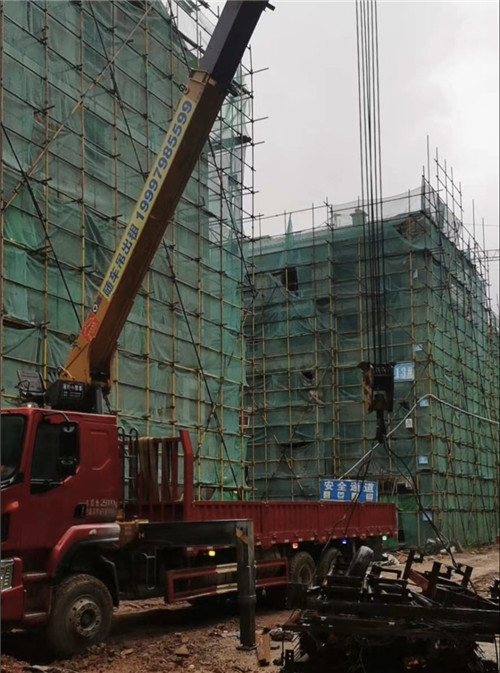 红谷滩区“慢工细活”—— 吊车的 “微动控制” 技术